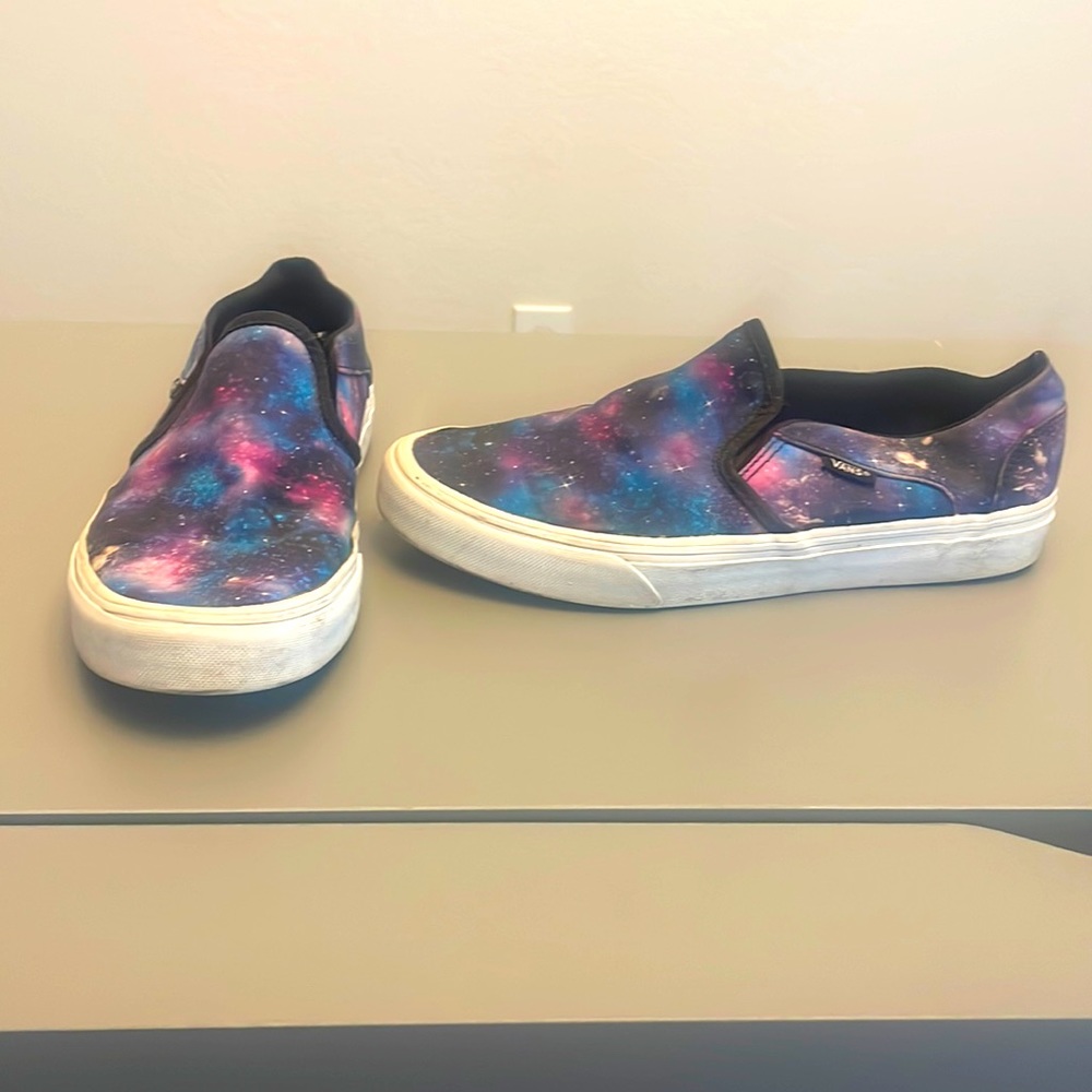 Vans Asher Slip On Sneaker Galaxy 8. Women’s size 9 great used condition
